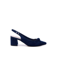 Weit geschnittene Pumps
